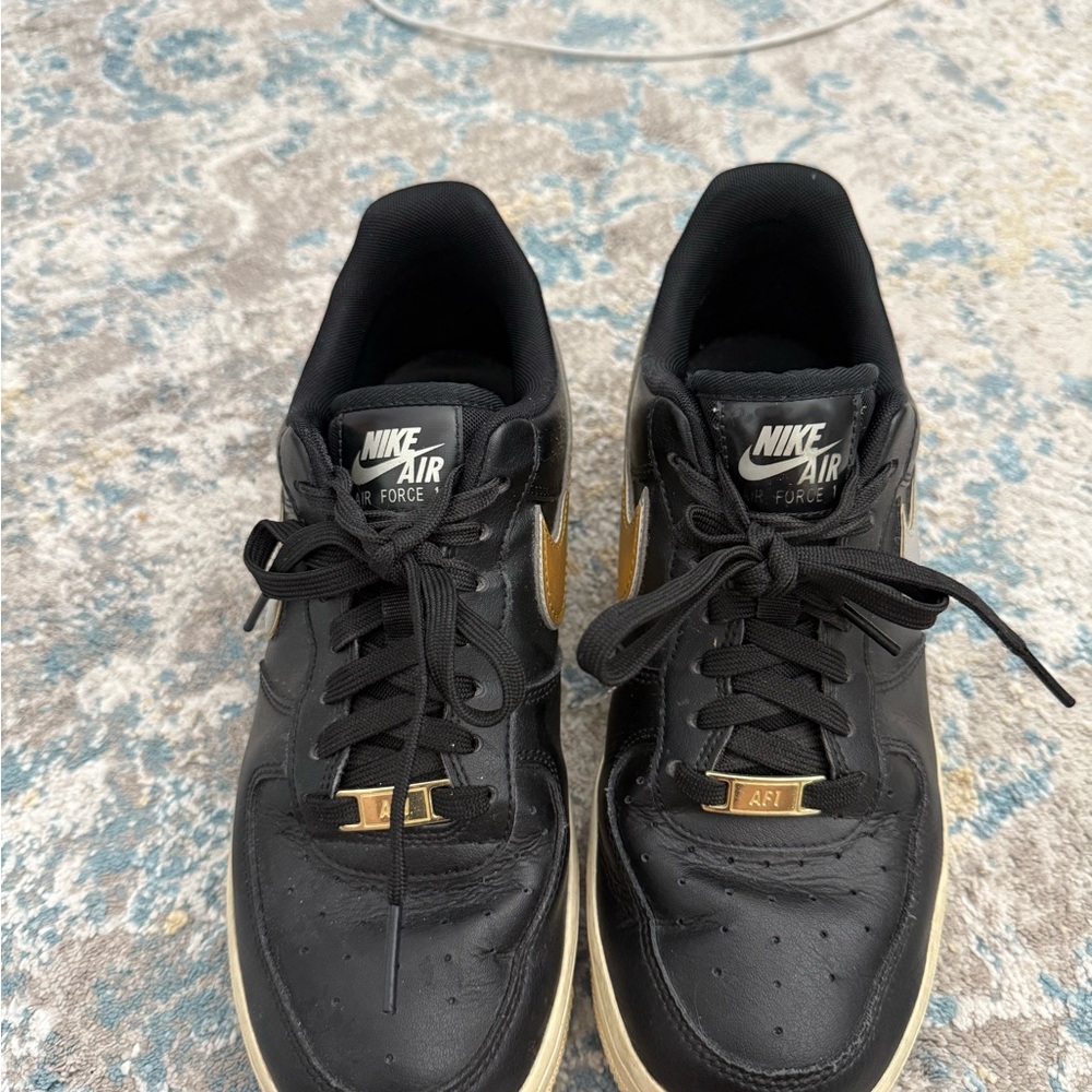 W7.5 Nike Air Force 1 Low Metallic Swoosh Black (Women's)